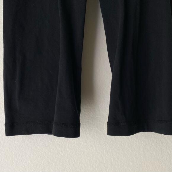 Lululemon sz 6 yoga athletic shorts‎ - Picture 3 of 7